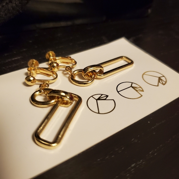 ⛓Gold 🌕 Chain Clip-on Earrings⛓ - Picture 2 of 3